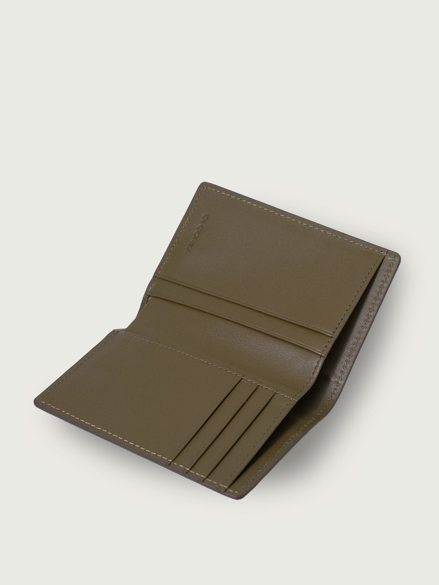 BILLETERA VERTICAL DE CUERO OLIVO UNISEX - Di Conza