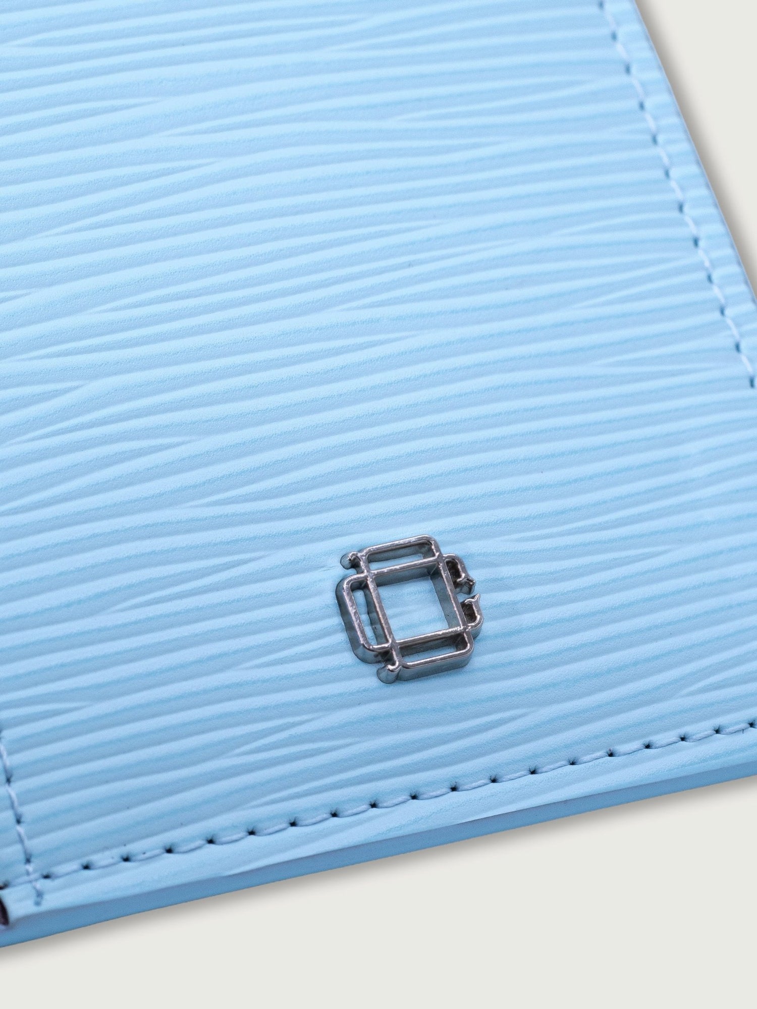 TARJETERO VERTICICAL DE CUERO BORGOÑA PARA 8 TARJETAS - Di Conza